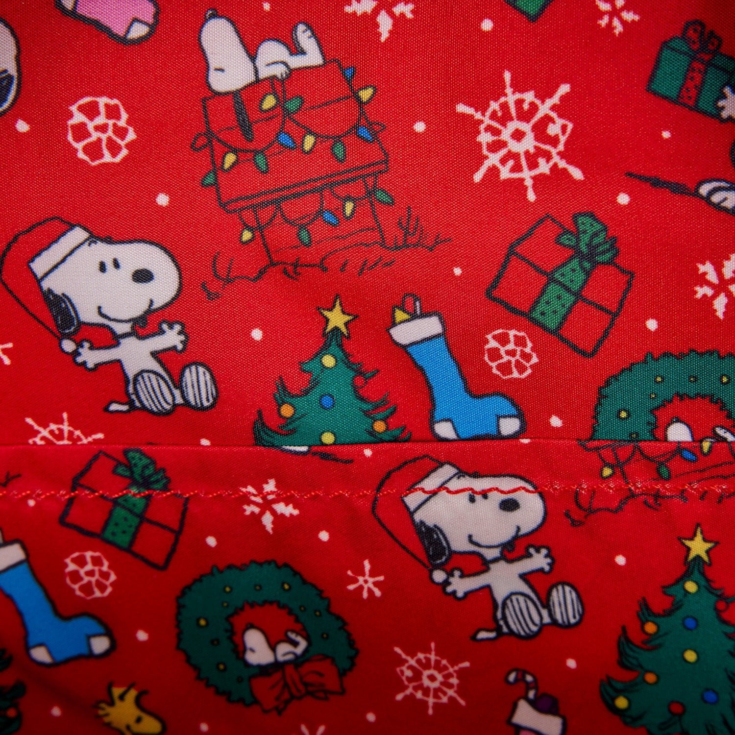 Loungefly x Peanuts Snoopy Holiday Mini Backpack - GeekCore