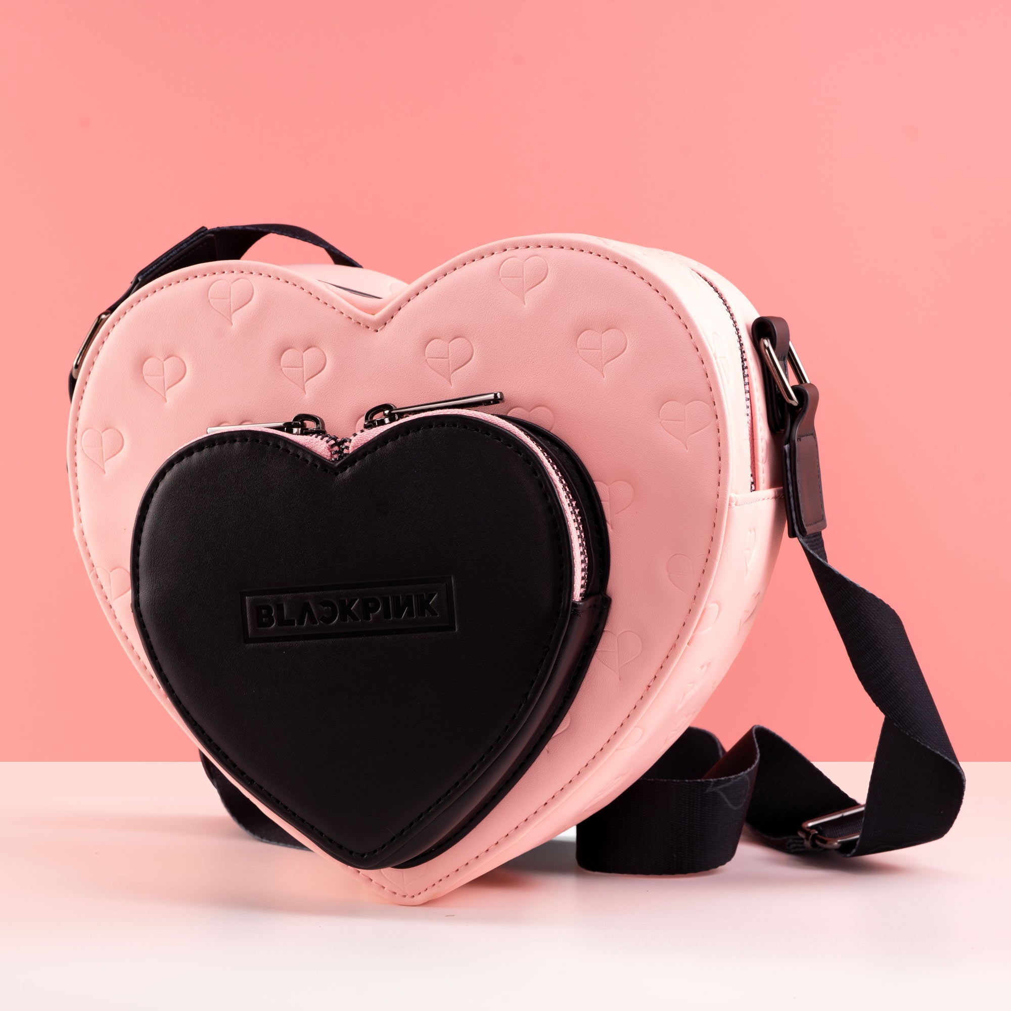 [OUTLET] Loungefly x BLACKPINK Heart Crossbody Bag