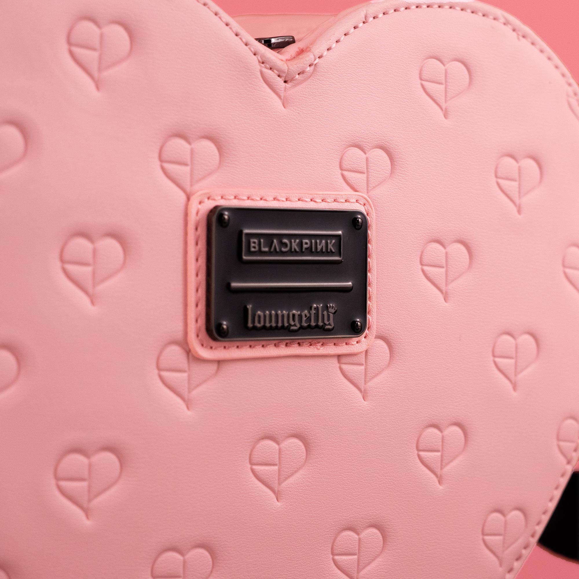 [OUTLET] Loungefly x BLACKPINK Heart Crossbody Bag