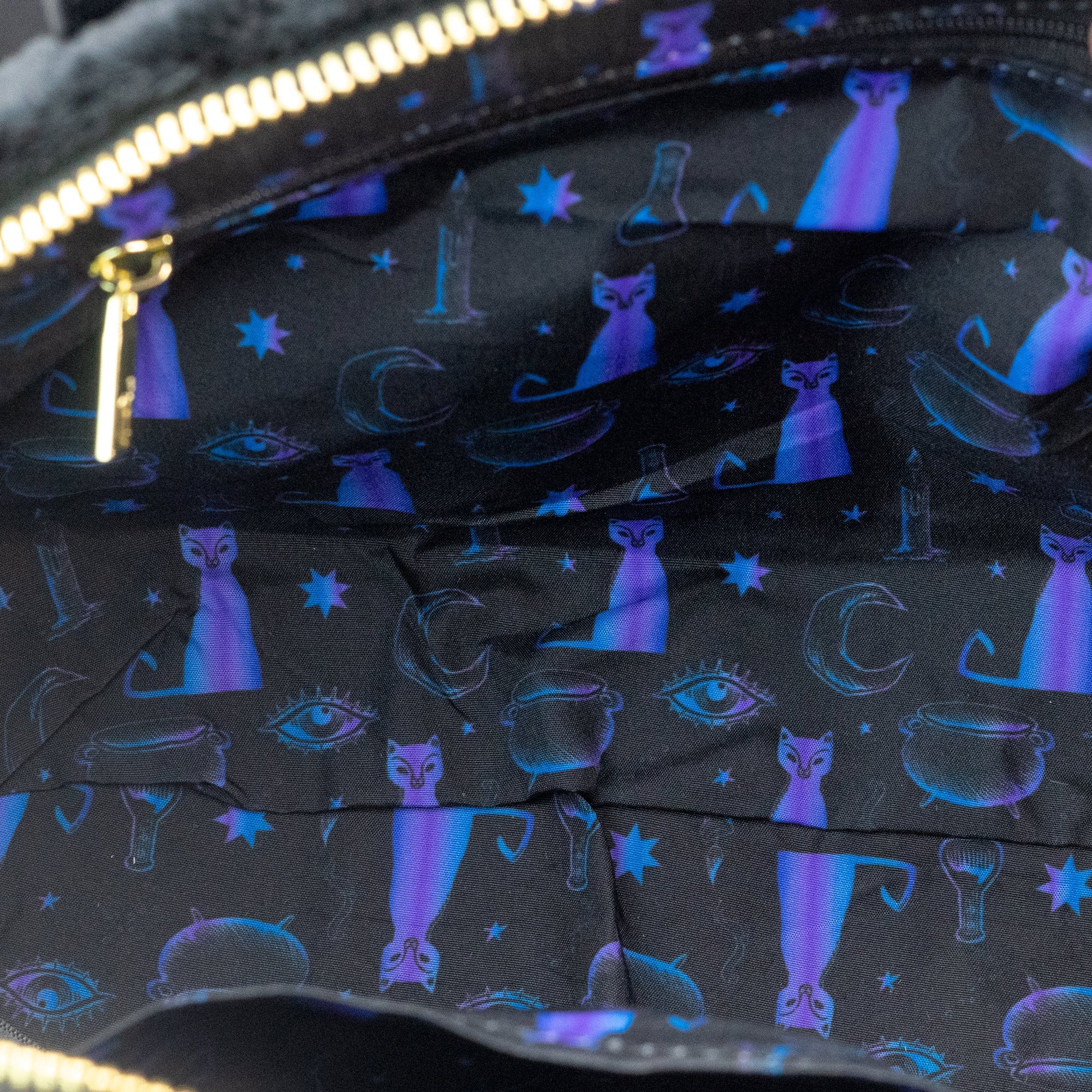 Loungefly x Disney Hocus Pocus Binx Crossbody Bag – GeekCore