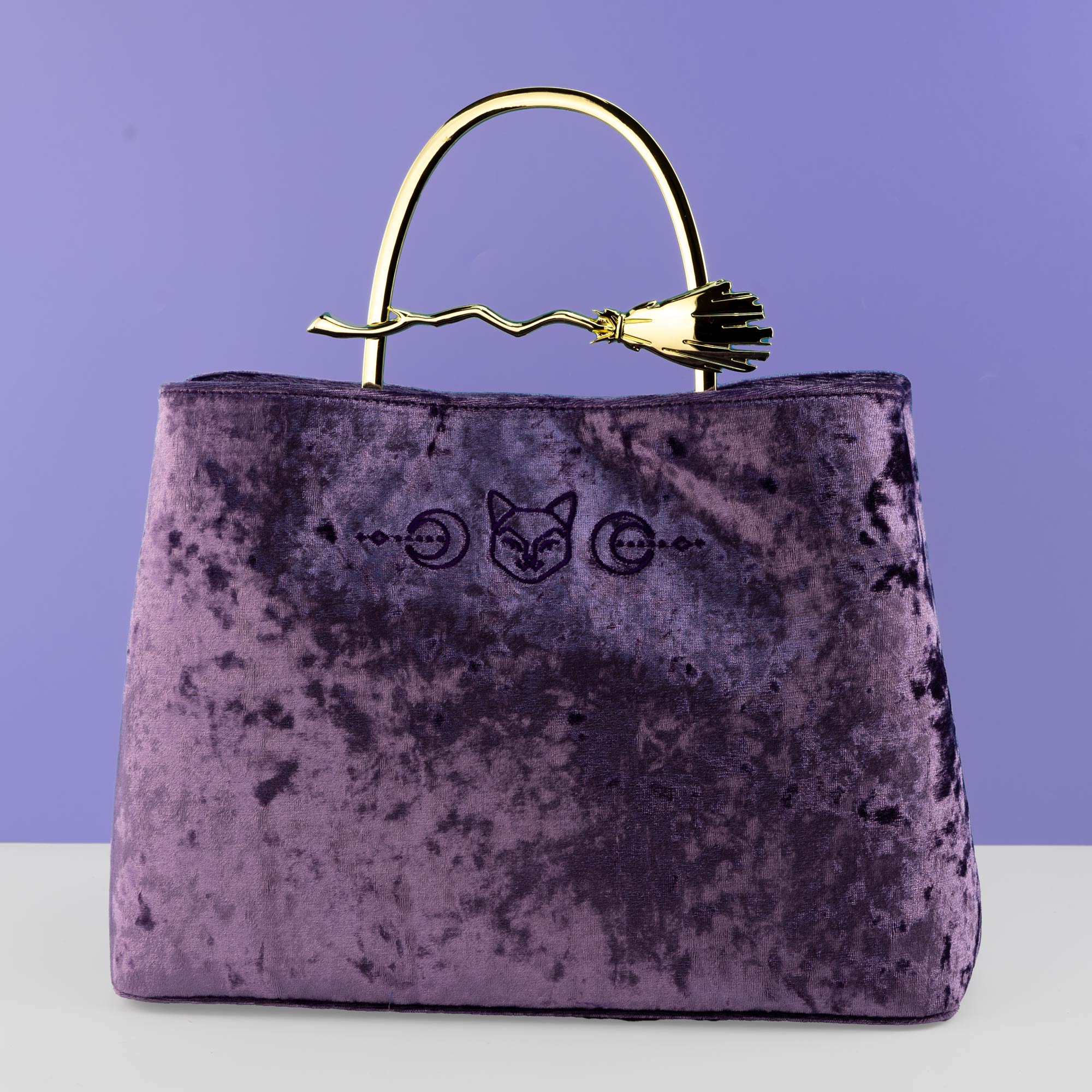 Loungefly x Disney Hocus Pocus Velvet Broom Handle Handbag - GeekCore
