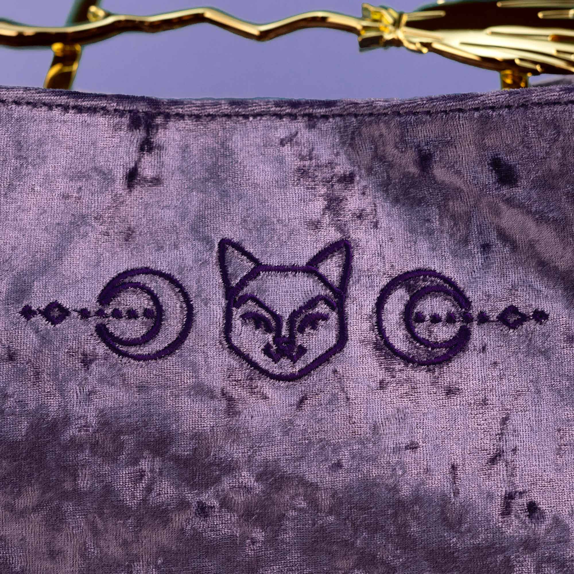 Loungefly x Disney Hocus Pocus Velvet Broom Handle Handbag - GeekCore