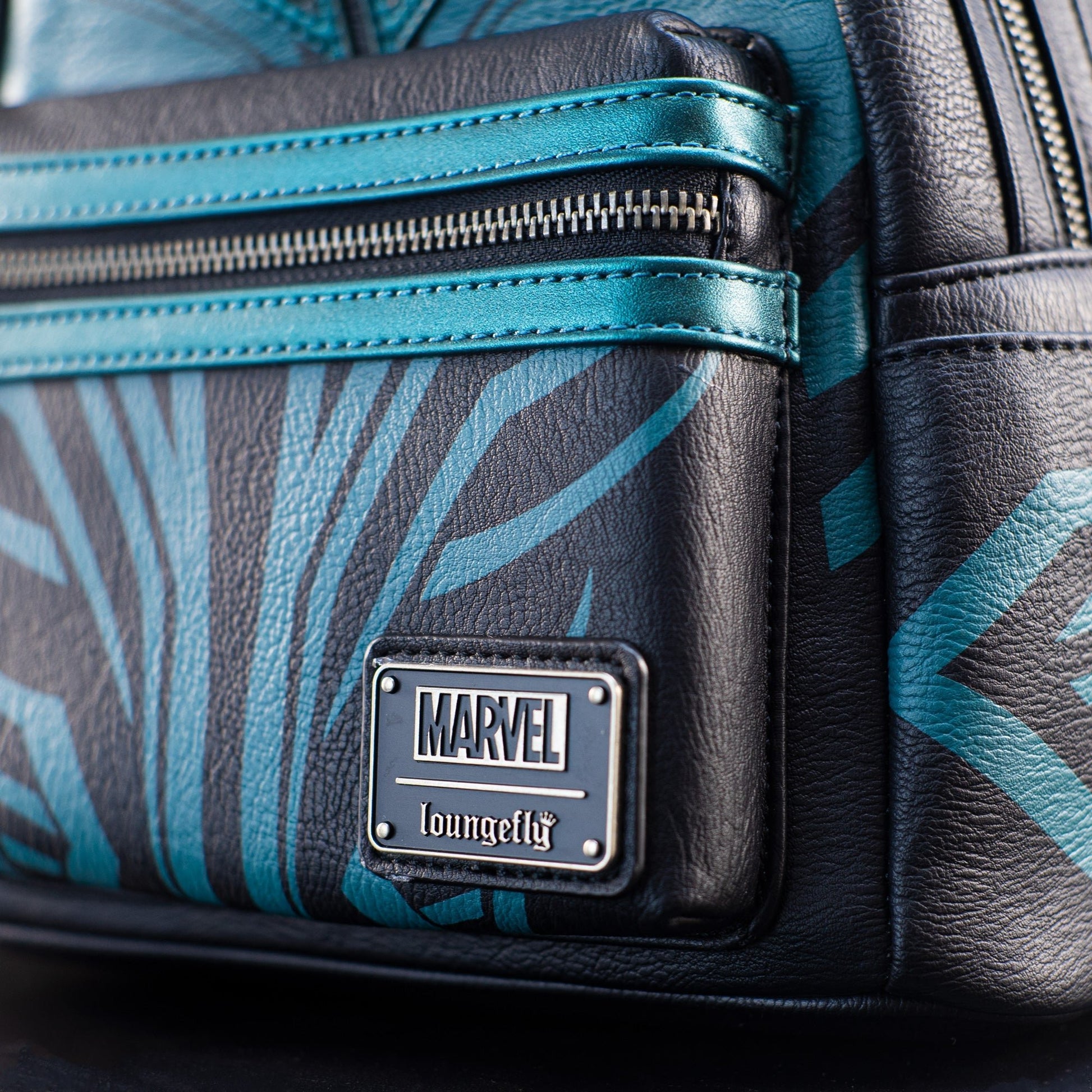 [OUTLET] Loungefly x Marvel Thor Ragnarok Hela Cosplay Mini Backpack - GeekCore