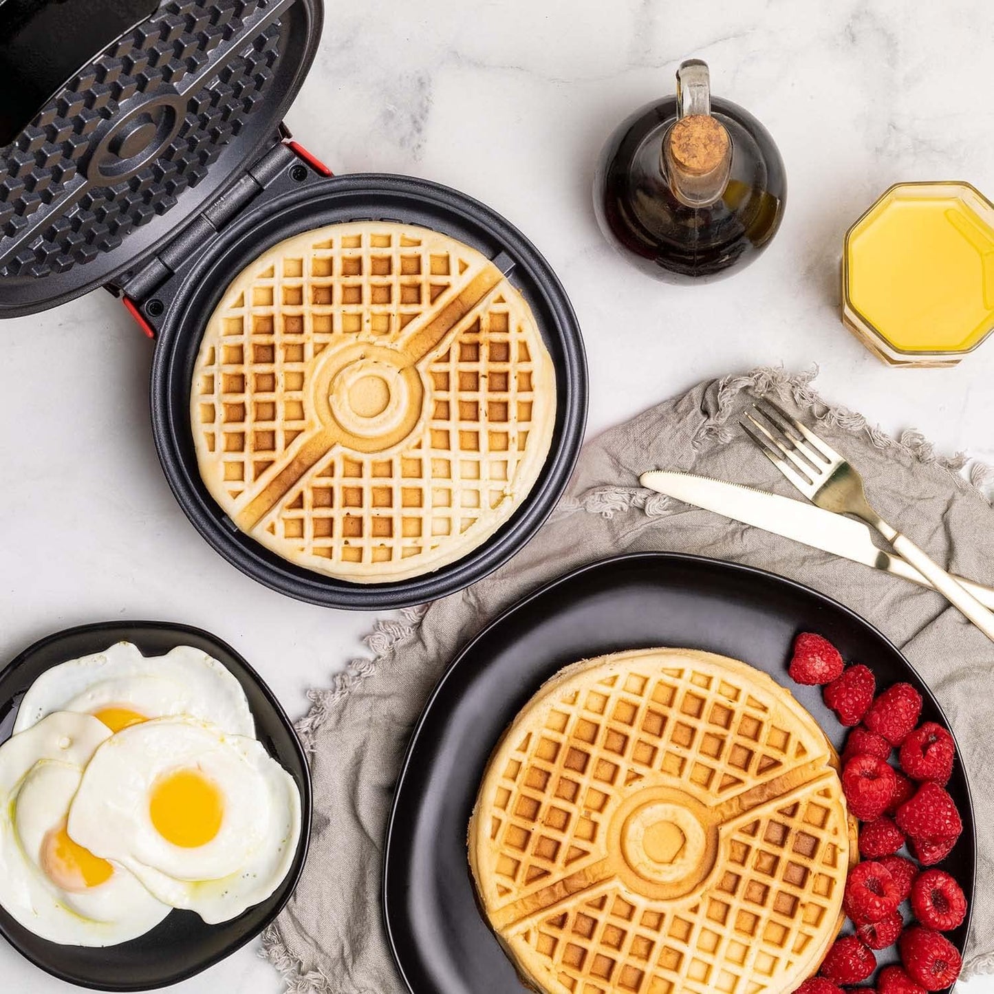 Pokémon Poké Ball Electronic Waffle Maker - GeekCore
