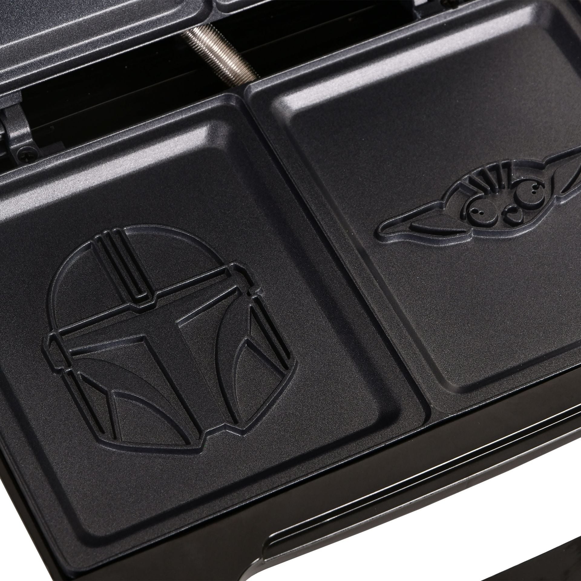 Star Wars The Mandalorian Electronic Grilled Cheese Toastie Maker - GeekCore
